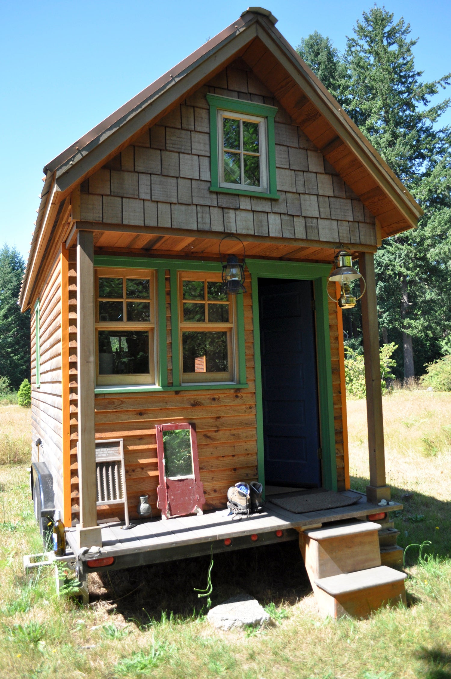 The Best Tiny House Rental Off the Grid